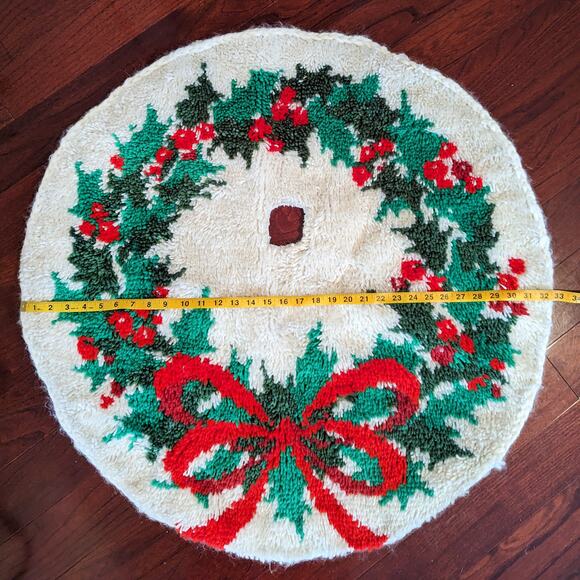 Vintage Granny Christmas Tree Skirt Punch Rug Red Bow Holly Leave Berry Handmade - Picture 6 of 6